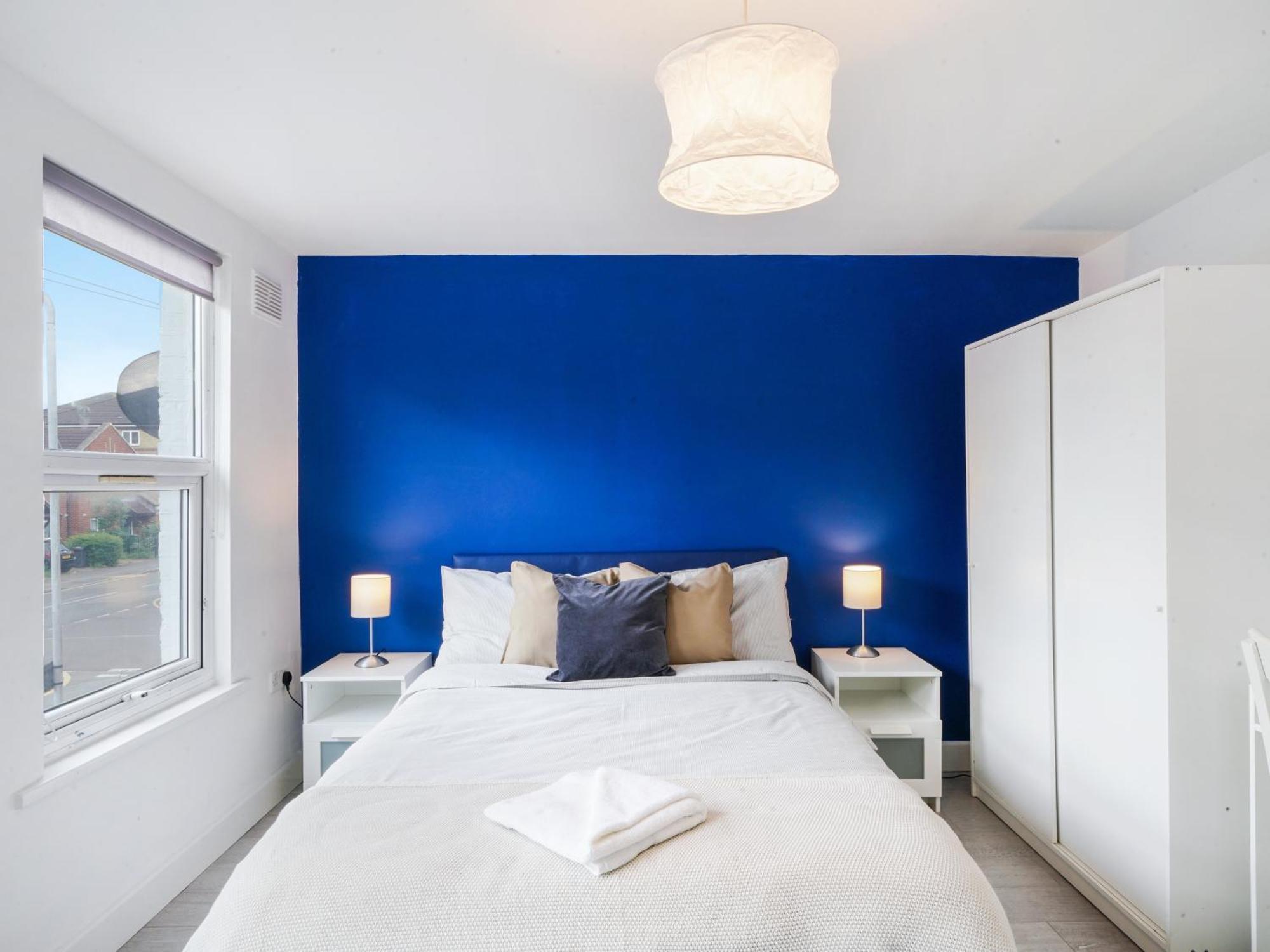 Large Home For Contractors & Families - Garden & Amenities London Exterior photo